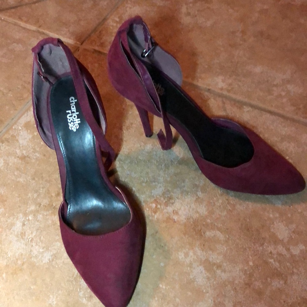 Closed toed burgundy heels with straps